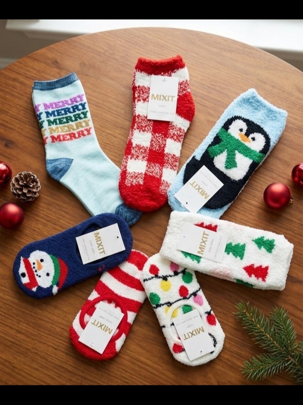 Lot of 7 Mixit Christmas / Holiday Socks